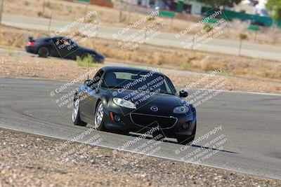media/Oct-01-2022-Team Topak Racing (Sat) [[f860fb51be]]/2-Inter Low 2/session 1 turn 3/